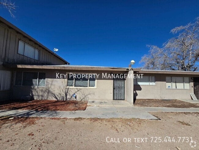 Building Photo - 2 Bedroom 1 Bath Condo Near Cheyenne and R... Unit #2