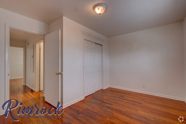 Building Photo - 1810 Hyview Dr. Unit 1 Rental