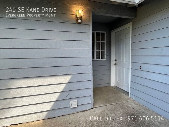 Photo - 240 SE Kane Dr