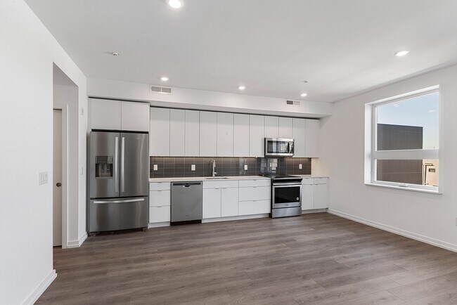 Photo - 1229 N Front St Unit 3B