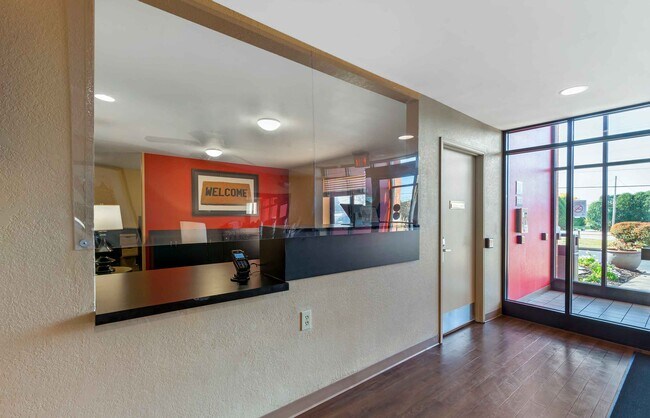 Furnished Studio-Rockford - State Street