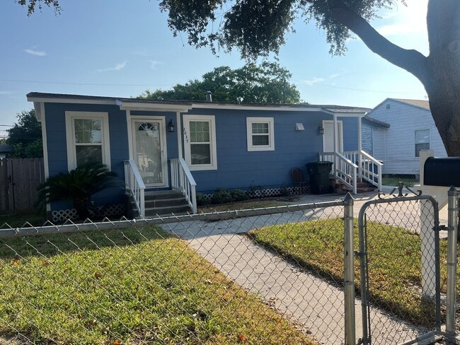 Building Photo - Well Maintained Two Bedroom One Bath! Rental