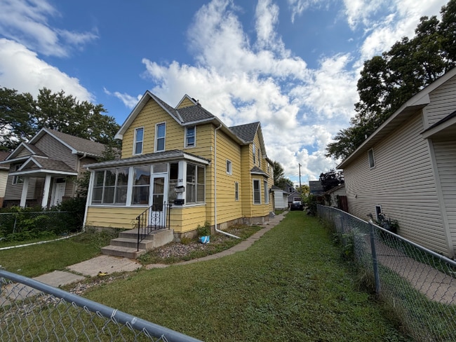 Building Photo - 347 4th Ave S Rental