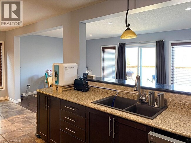 Photo - 180 Huck Crescent