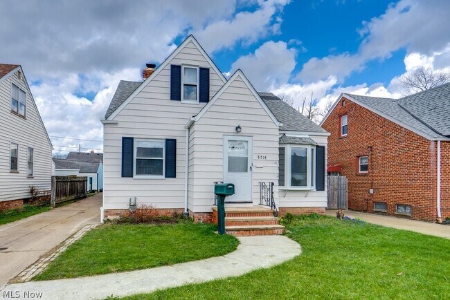 Photo - 8514 Deerfield Dr