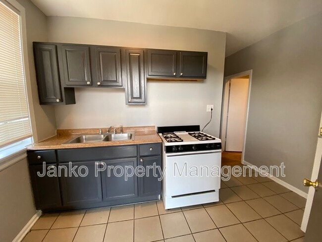 Photo - 3725 W Grand Ave