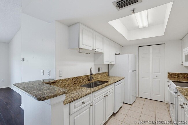 Photo - 400 Crestwood Ct N Unit 417