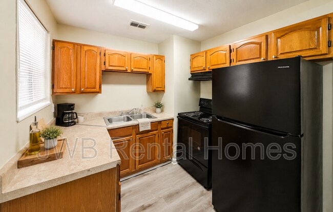 Photo - 3305 Sunnybrook Ave N