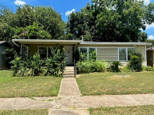 Building Photo - 1408 Romeria Dr Rental
