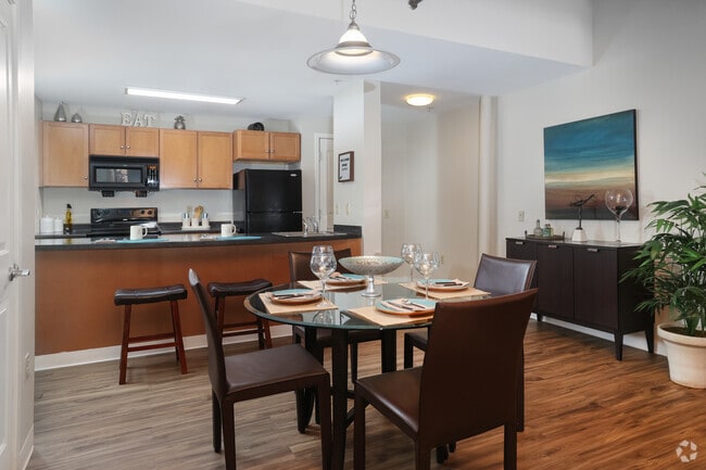 1BR, 1BA - 888SF - Dining Room