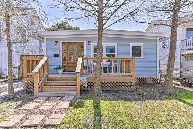 Photo - 1615 Avenue L