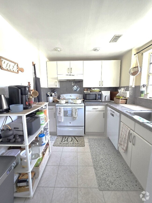 Building Photo - 910 Michigan Ave Unit 306 Rental