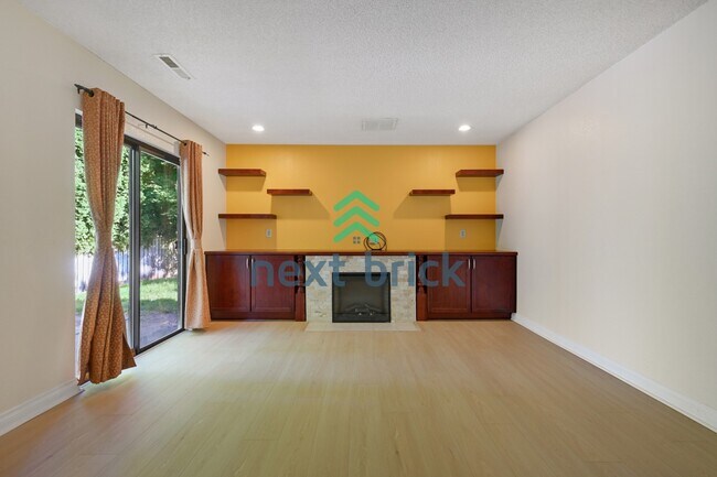 Photo - "Spacious 5-Bed Gem with 2.5 Baths in Prime Redmond Location!"
