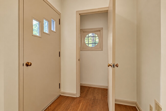 156 Conestoga Blvd