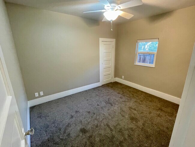 Photo - 342 NW Riverfront St Casa