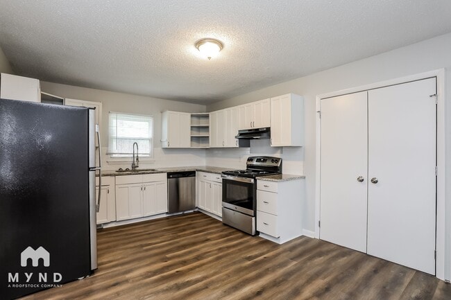 Photo - 908 Waring St