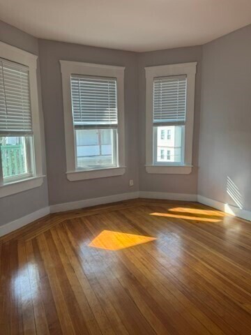 10 Sutton St Unit 3