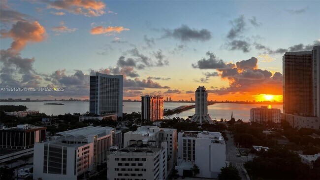 Photo - 121 NE 34th St Unidad 1706A