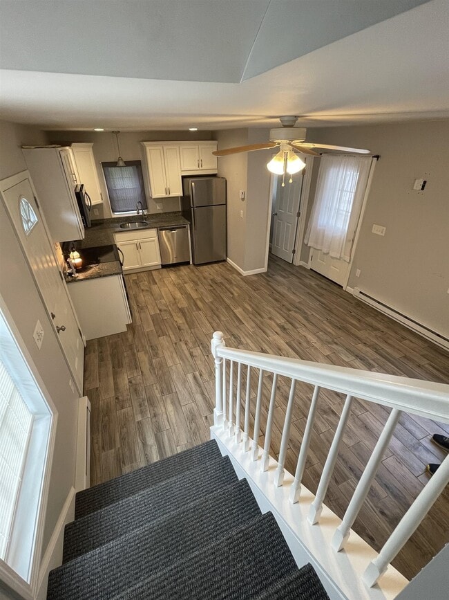Building Photo - 14 Winsor Ave Unit B