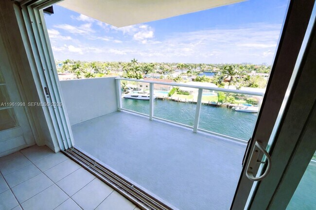 Photo - 140 NE 28th Ave Unidad 607