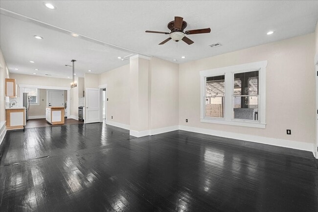 Photo - 213 Grace St