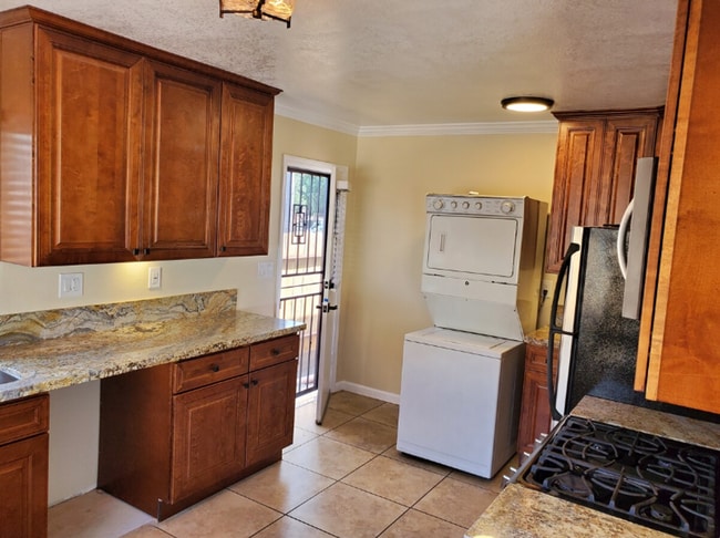 Photo - 3841-3845 Superior Street Unidad 3841