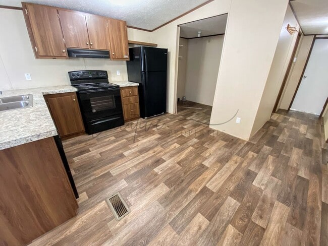 Photo - 2 Bedroom Mobile Home For Rent in Sulphur Unit 10