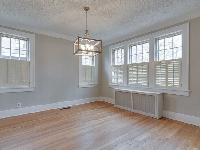 Photo - Charming 3BR/1B Conveniently Located Near Rhodes College!