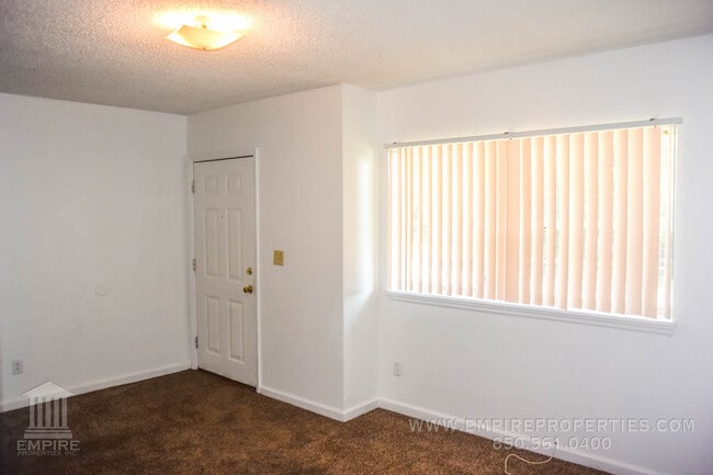 Photo - Quad Near Campus- 2 full bedrooms