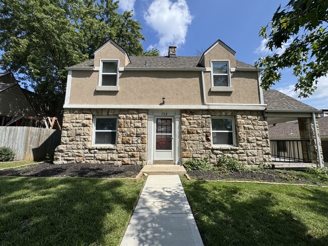 Building Photo - 738 E Meyer Blvd Rental