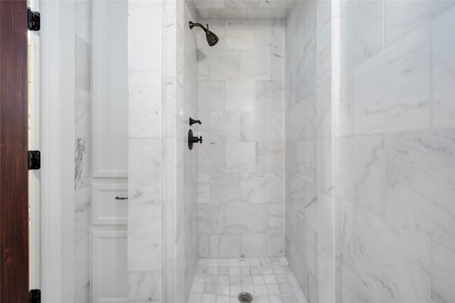 Building Photo - 4031 Fernwood Dr