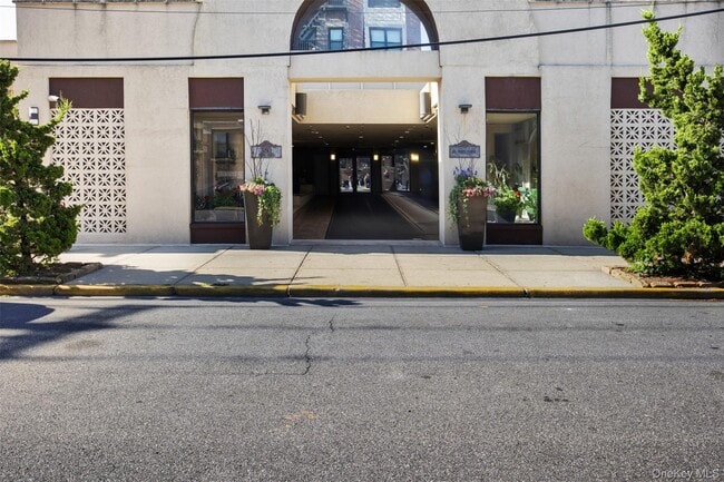 Building Photo - 360 Shore Rd Unit 7J Rental
