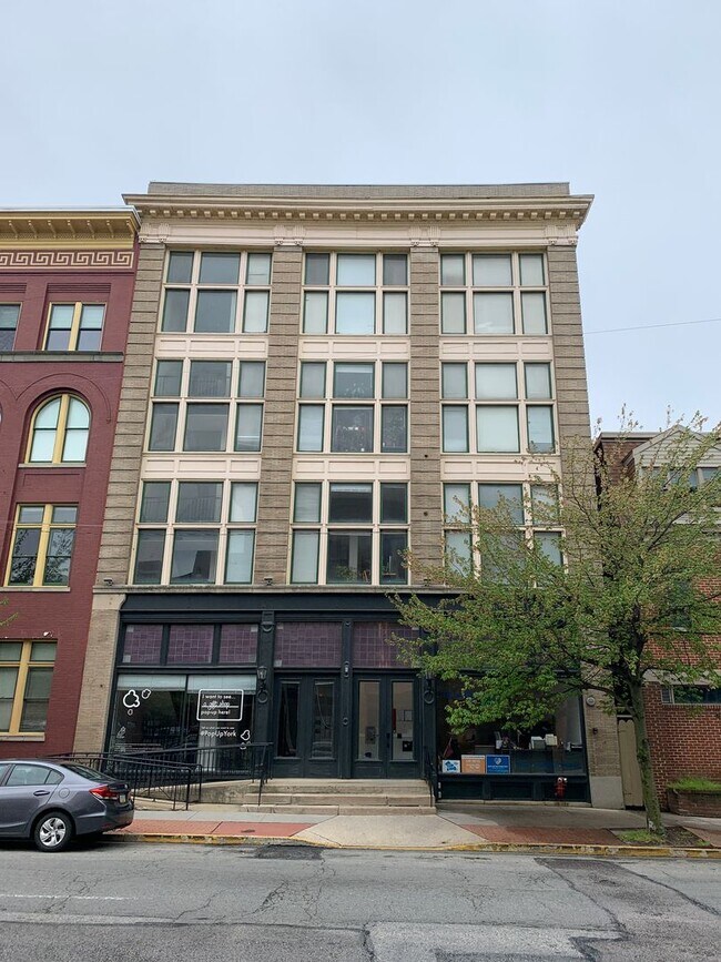 Photo - 238 N George St Unidad 204