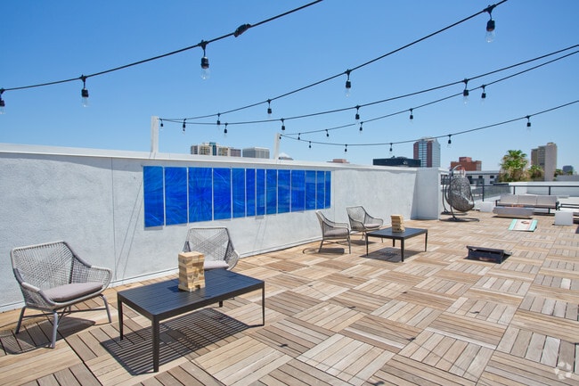 Rooftop Lounge - PURE Midtown