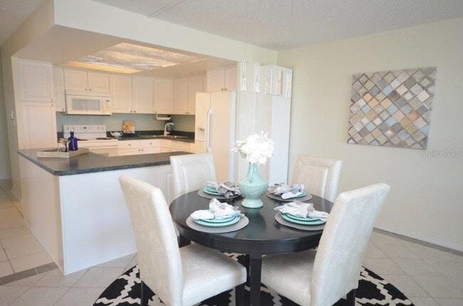 Photo - 800 S Gulfview Blvd Unidad 303