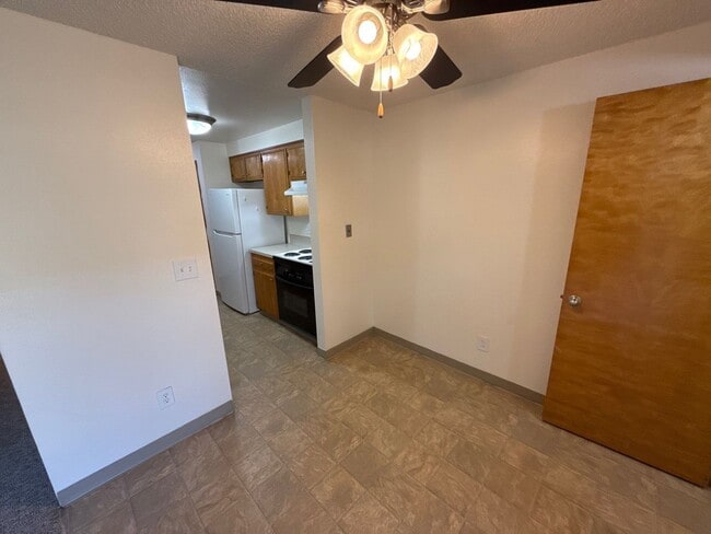 Photo - 621 Glen Creek Rd NW