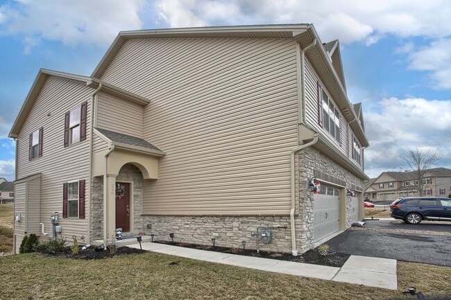 Photo - 3 bedroom townhome