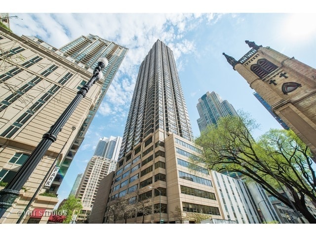 Building Photo - 30 E Huron St Unit 1104