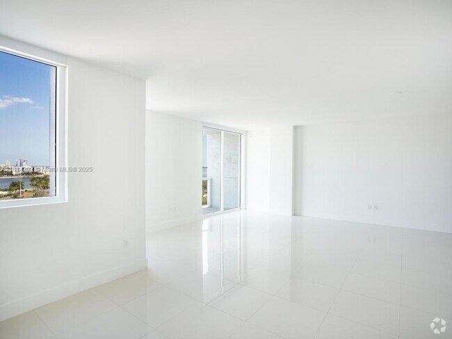 Building Photo - 244 Biscayne Blvd Unit 1102 Rental