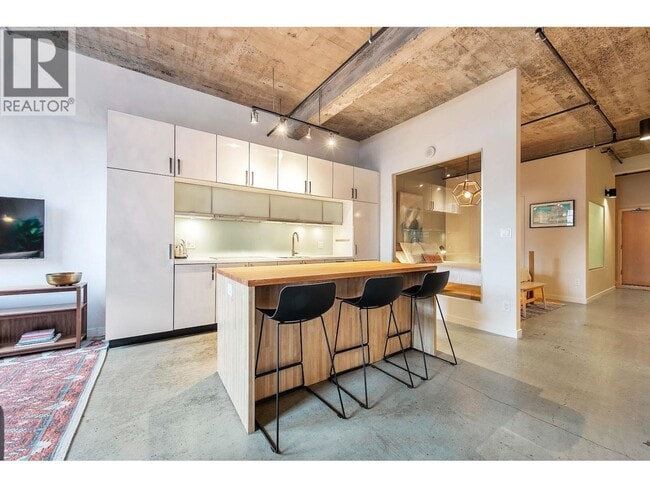 Photo - 546 Beatty St