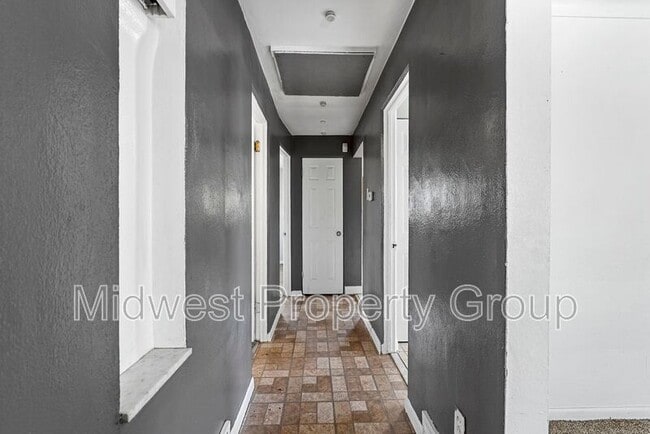 Photo - 4452 Eminence Blvd