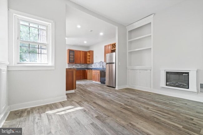 Photo - 2547 Ashton St