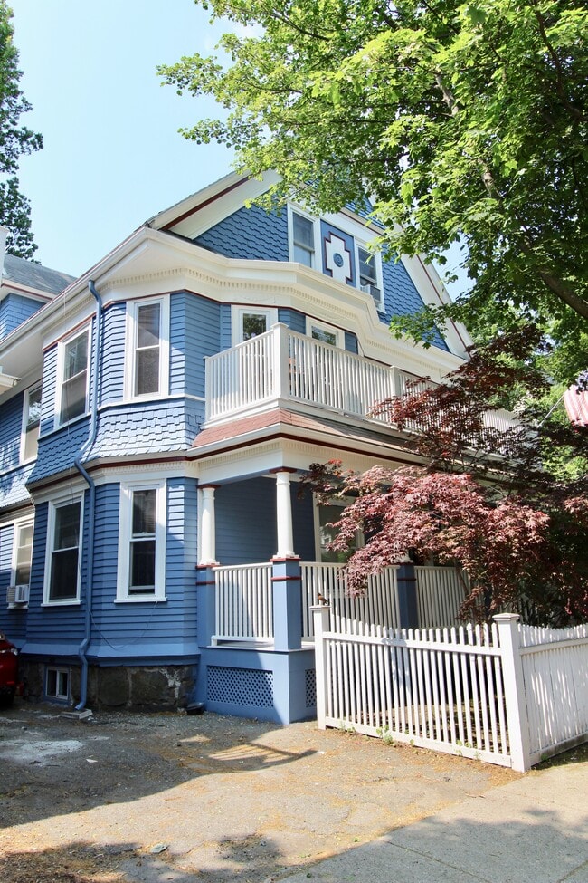Building Photo - 18 Hinckley St Unit 2