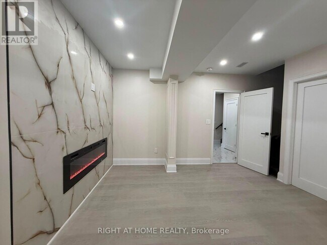 Photo - 2 Chesney Cres