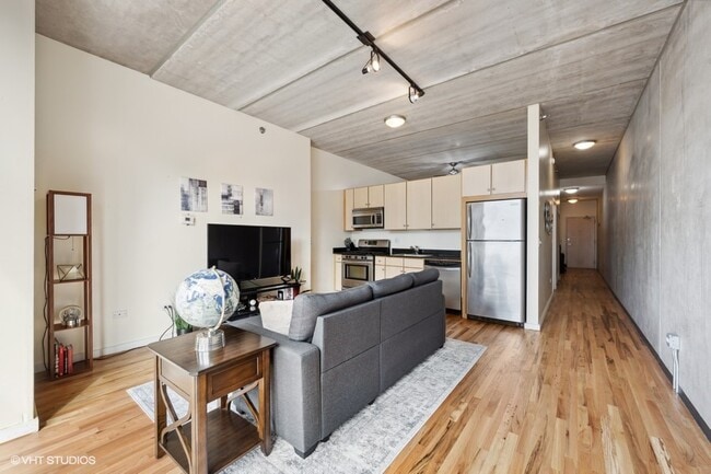 Photo - 630 N Franklin St Unit 906