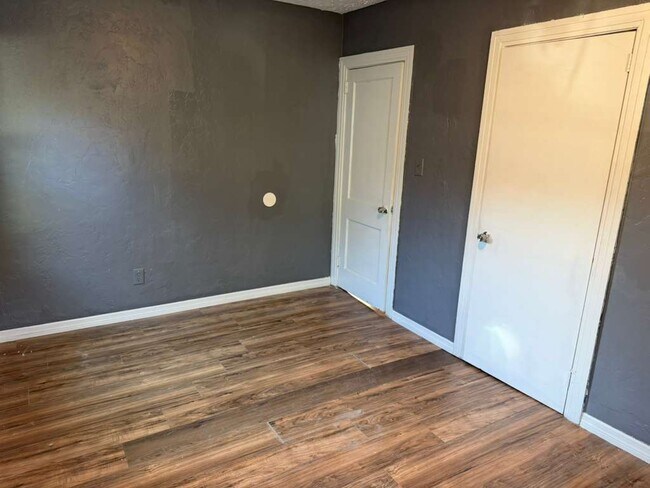 Photo - 1976 Lambert St