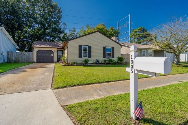 Photo - Beautiful 3 bedroom 2 bath house w/attached garage.