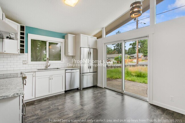 Photo - Updated 3-Bedroom Gladstone Home with Bonus Office Space!