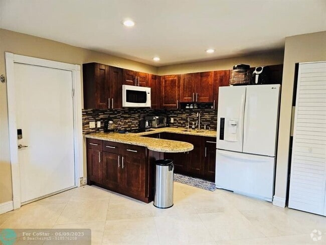 Building Photo - 1650 SW 117th Ave Rental