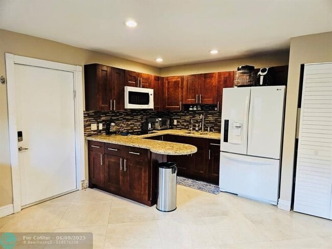 Building Photo - 1650 SW 117th Ave Rental